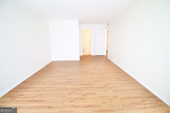 Building Photo - 34 Little Silver Ct