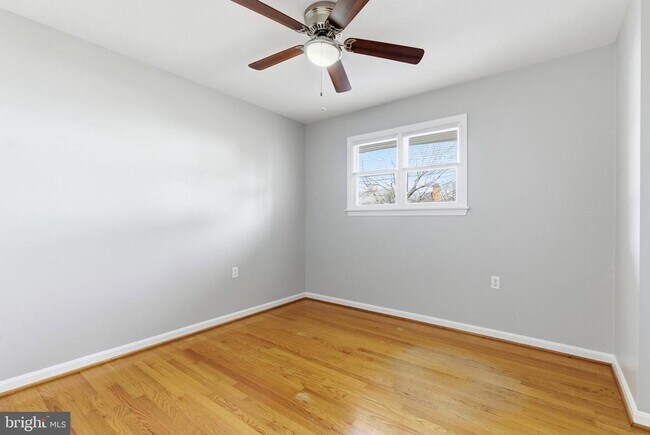 Building Photo - 413 Briarmont Dr