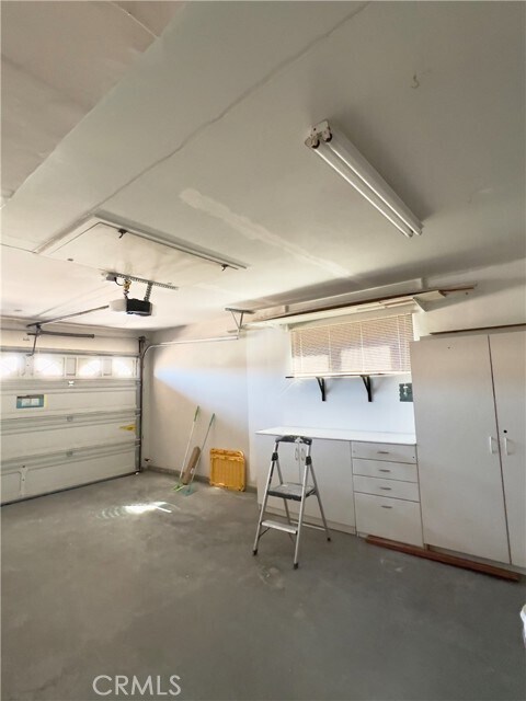 Building Photo - 1521 W Westmont Ave