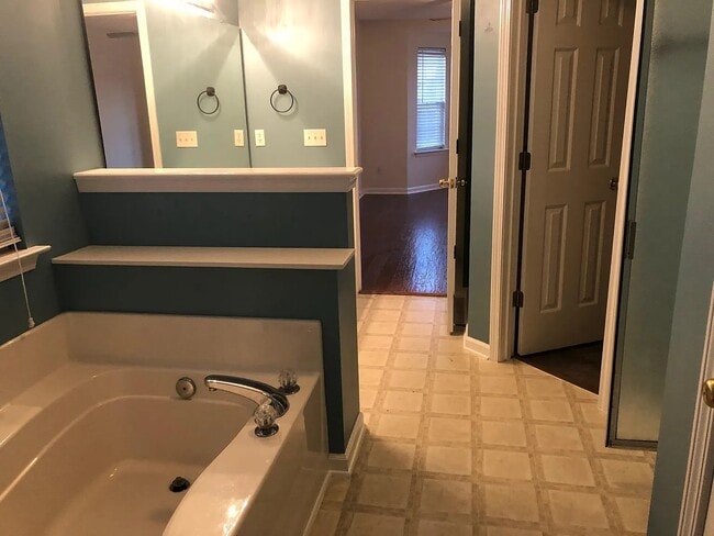 Building Photo - 698 Pepperbush Dr