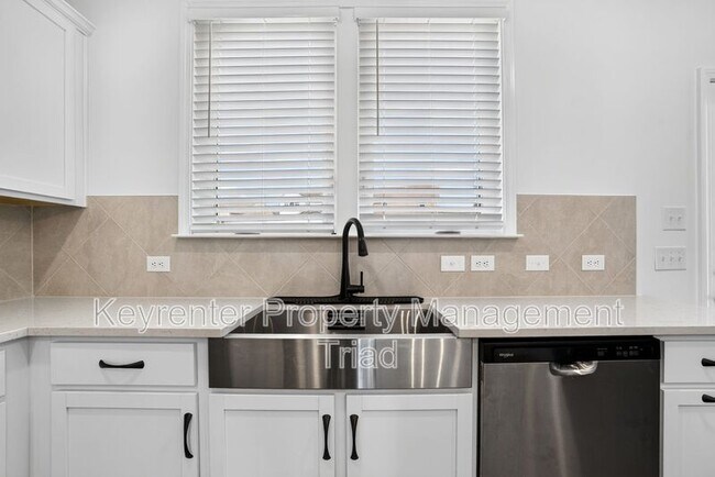 Building Photo - 3012 Highlander Pt