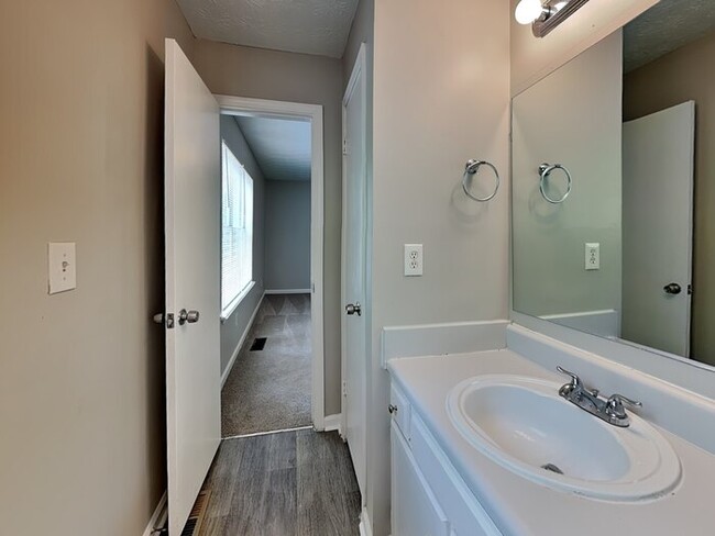 Building Photo - Move-In Ready Home with Bonus Rooms and La...