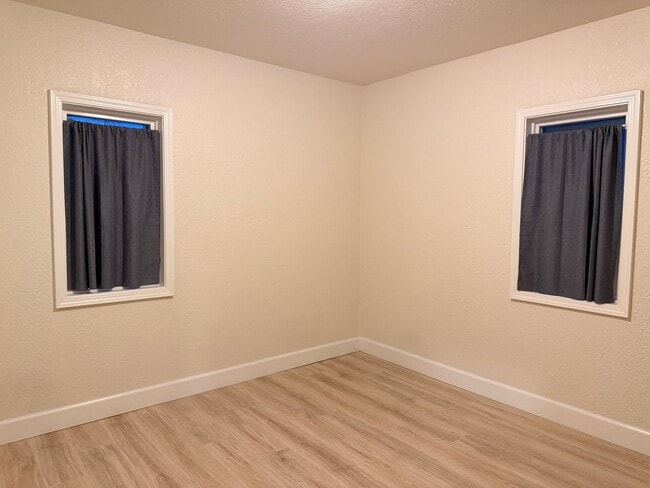 Building Photo - Downtown CDA with Shop!