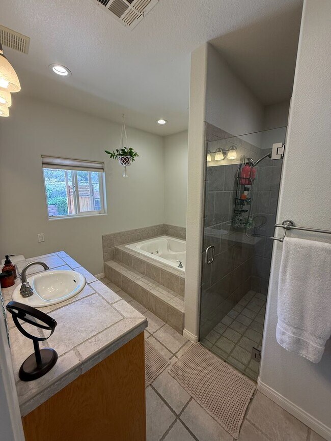 Building Photo - ?Unfurnished  dream home in the magical bo...