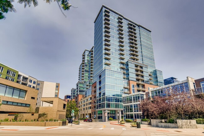 Primary Photo - INCREDIBLE Riverfront Park Condo- 1 MONTH ...