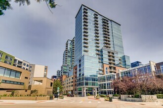 Building Photo - INCREDIBLE Riverfront Park Condo- 1 MONTH ...