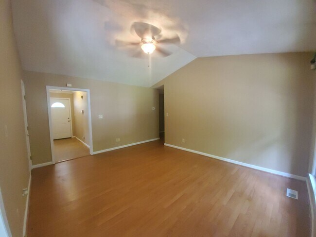 Building Photo - 5090 Summer Ridge Rd