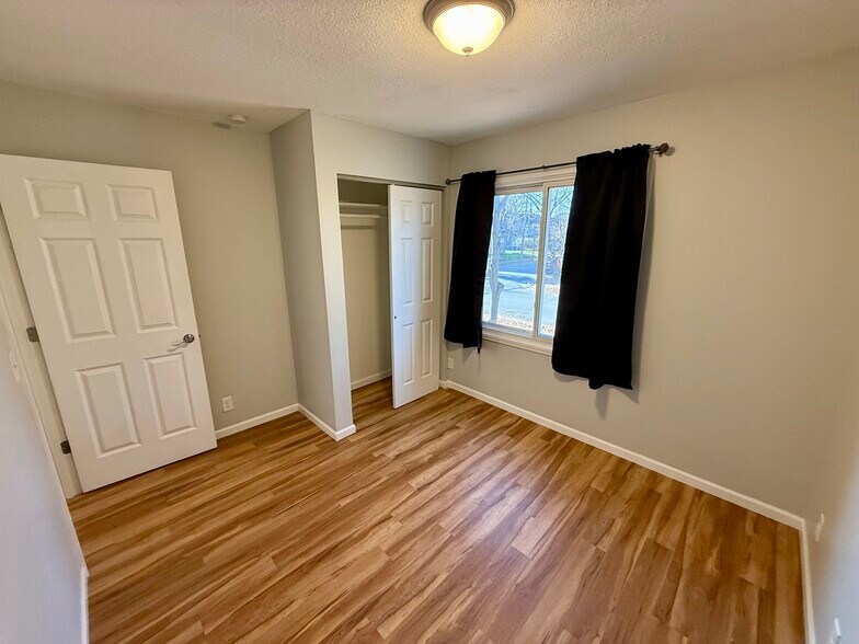 Building Photo - 901 Summer St NE