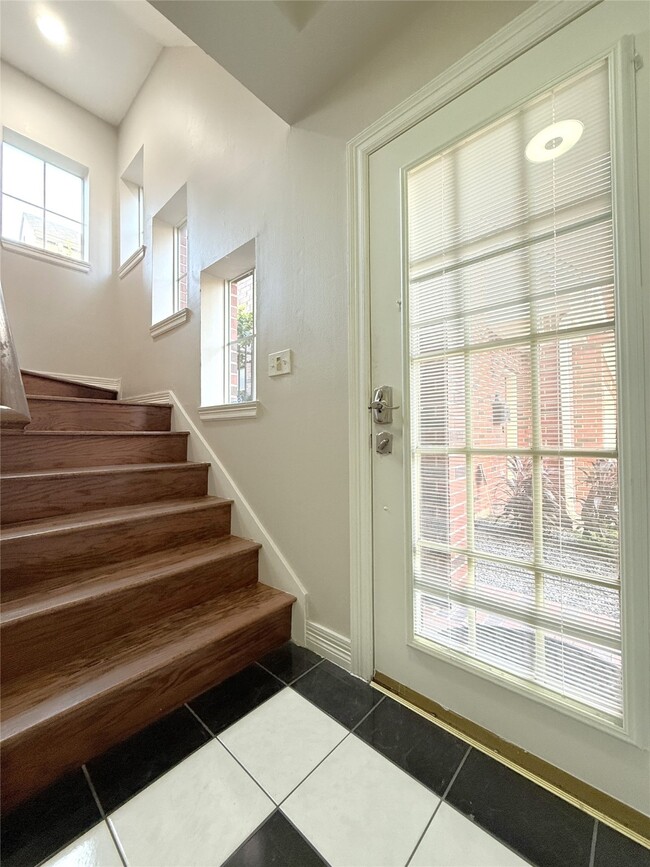 Building Photo - 1963 Peden St