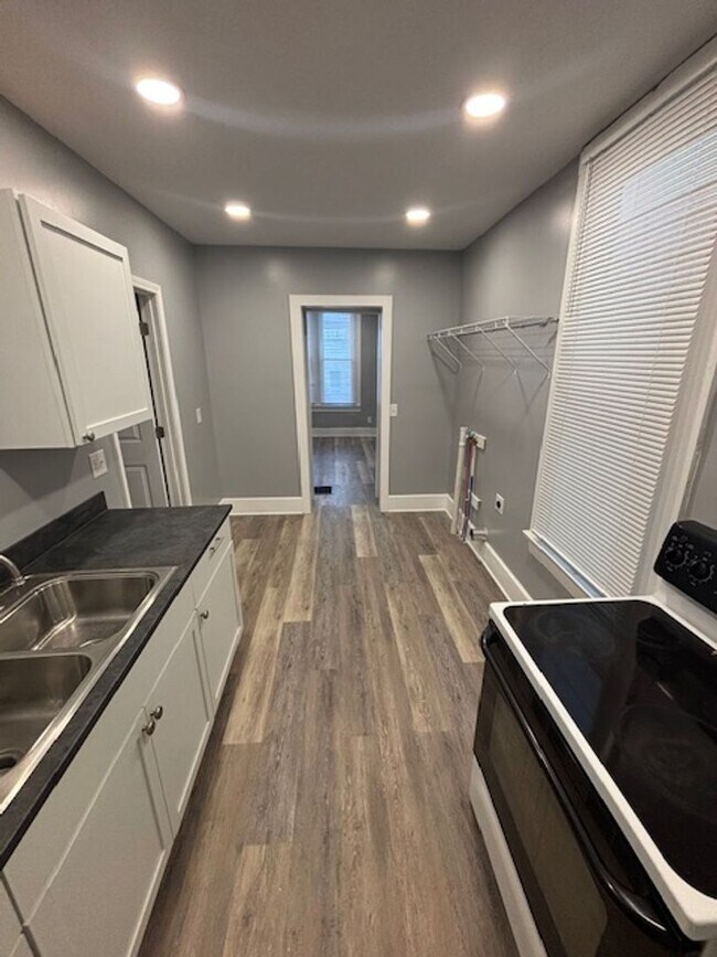 Building Photo - 314 N 9th Ave