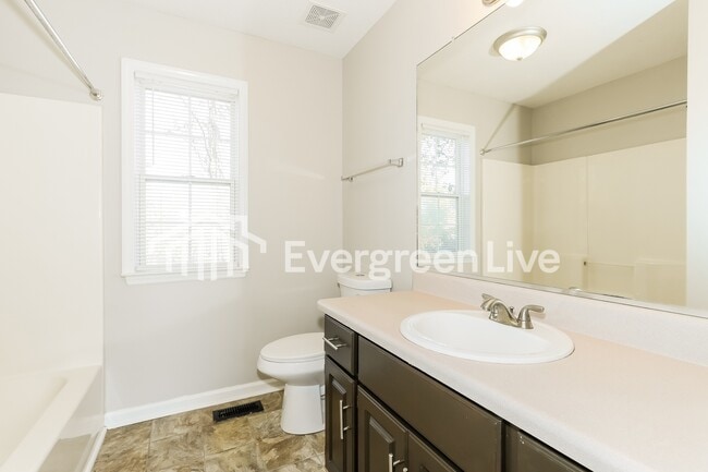 Building Photo - 2621 National Woods Dr