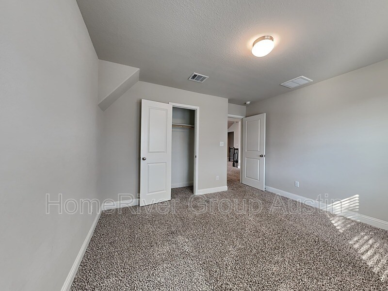 Building Photo - 405 Bright Star Ln