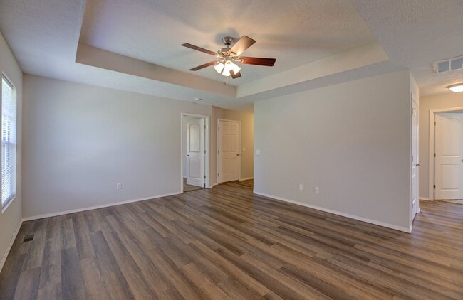 Building Photo - 3 Bedroom in Republic!