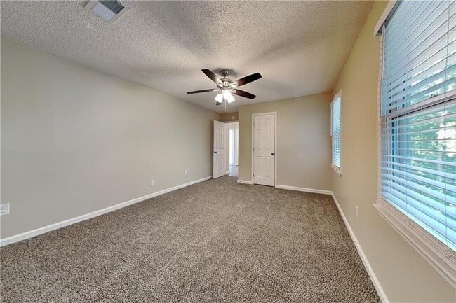 Building Photo - 44 Oak Landing Ct S
