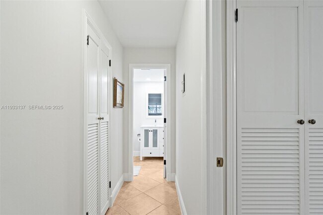 Building Photo - 8107 SW 72nd Ave