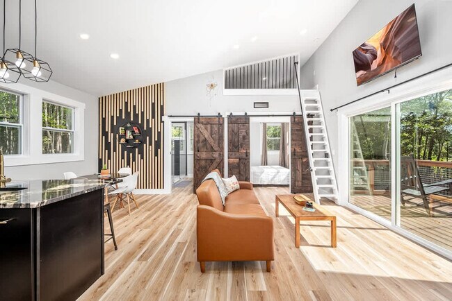 Building Photo - 288 Stone Wall Rd