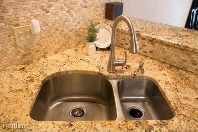 Building Photo - 2 br, 2 bath Townhome - 7845 Autumn Ridge Ave