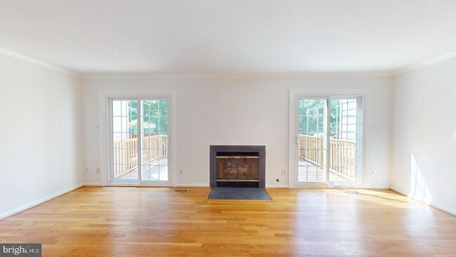 Building Photo - 5739 Oakshore Ct