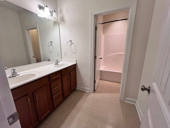 Building Photo - 1214 Alston Forest Dr