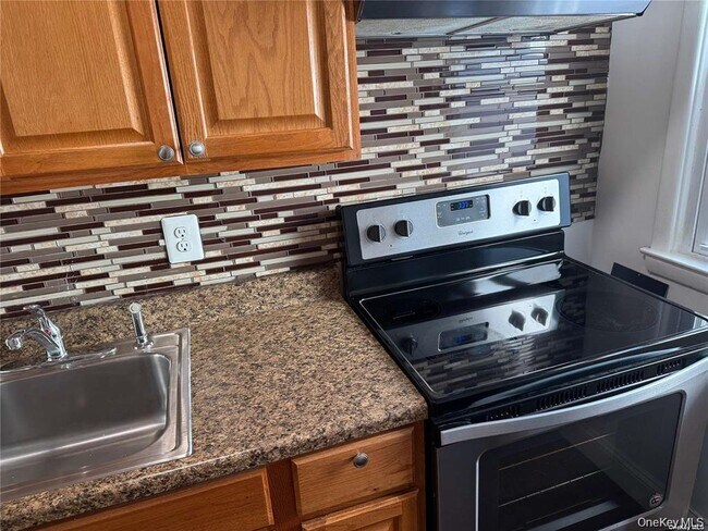 Building Photo - 109 E Main St