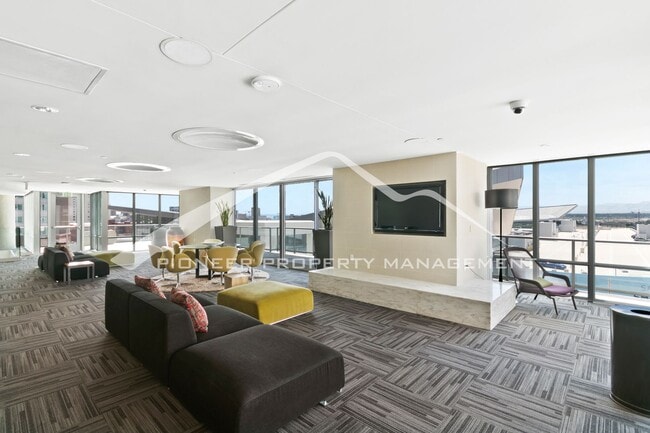 Building Photo - Luxury Condo with Stunning Views and Central AC