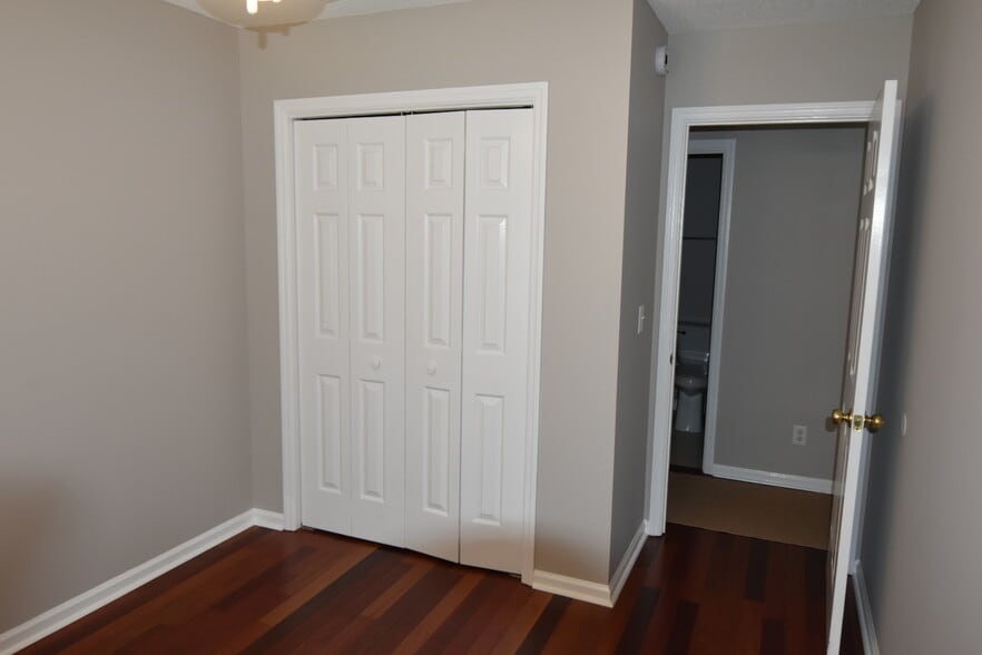 Building Photo - 4824 Weybridge Ln