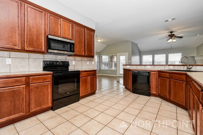 Building Photo - 3 BR/3BA | Newly Renovated Single Family Home | Fenced backyard | In Royse City!