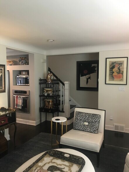 Stairs to 2nd floor - 997 Henrietta St