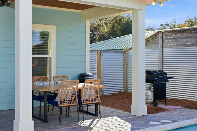 Building Photo - 21310 Pompano Ave