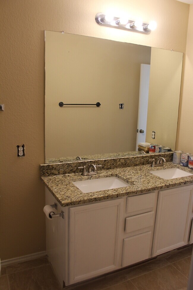 Building Photo - Kyle Home in Waterleaf  Great schools and neighborhood with pool