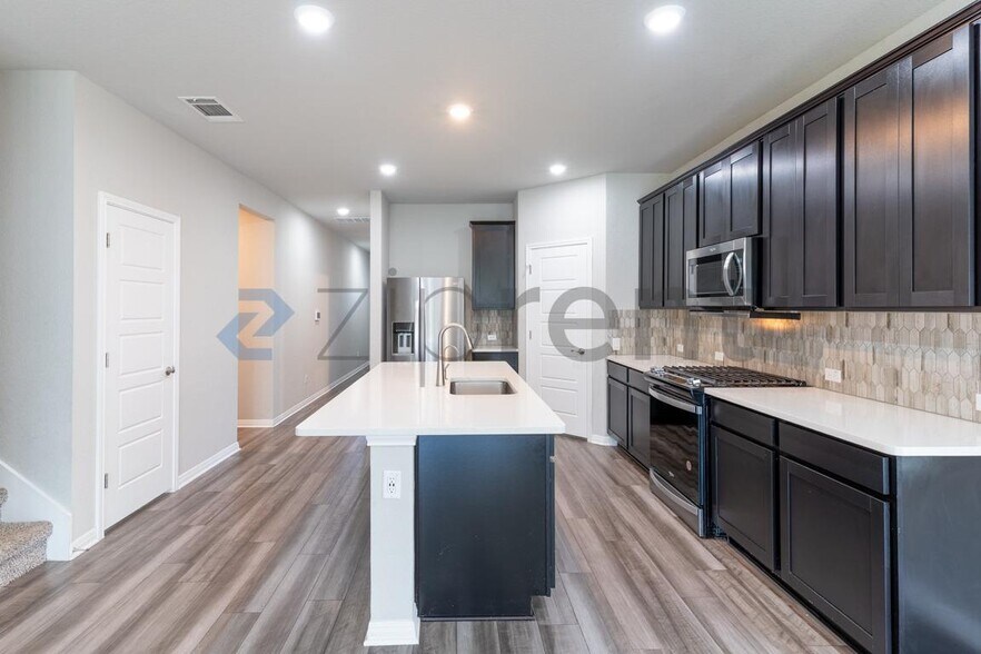 Building Photo - 205 Ethan Run