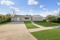 Building Photo - Better Price! 3 Bedroom in the Heart of Me...