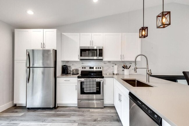 Building Photo - 13155 Chadwick Ct