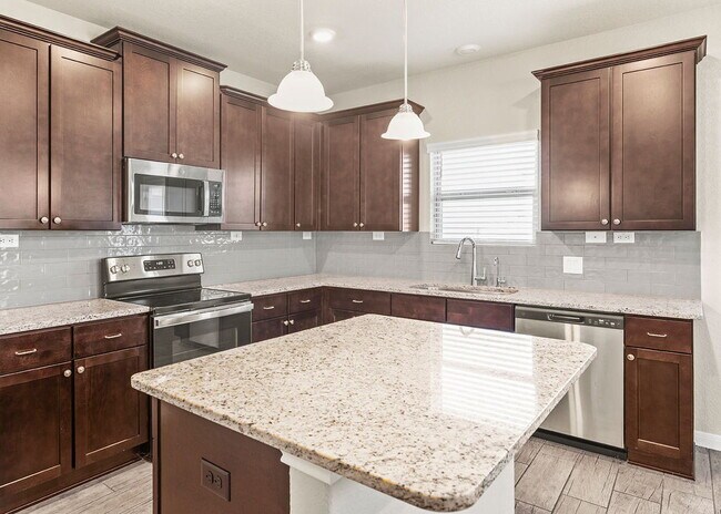 Building Photo - Beautiful 3 Bedroom Home with Open Layout ...