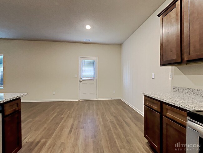 Building Photo - 806 Golden Bell Wy
