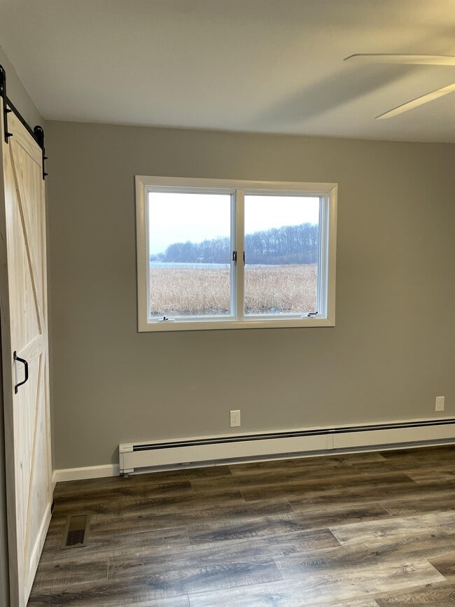 Building Photo - 2224 Oakwood Dr