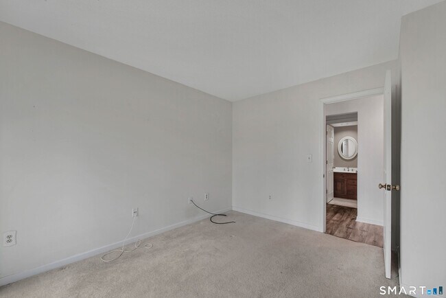 Building Photo - 7 Cottonwood Dr