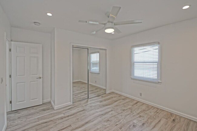 Building Photo - 344-348 Calle Miramar
