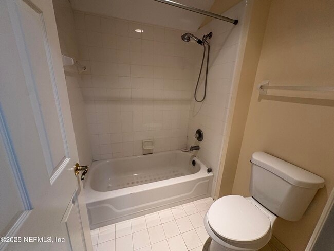 Building Photo - 585 Golden Links Dr