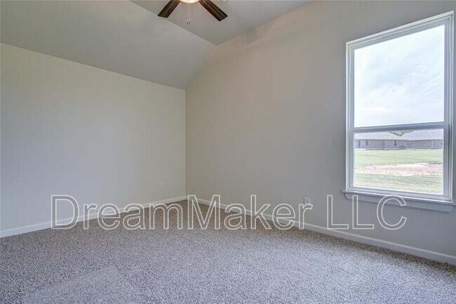 Building Photo - 207 Hope Ave