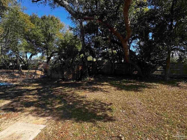 Building Photo - 102 S G St