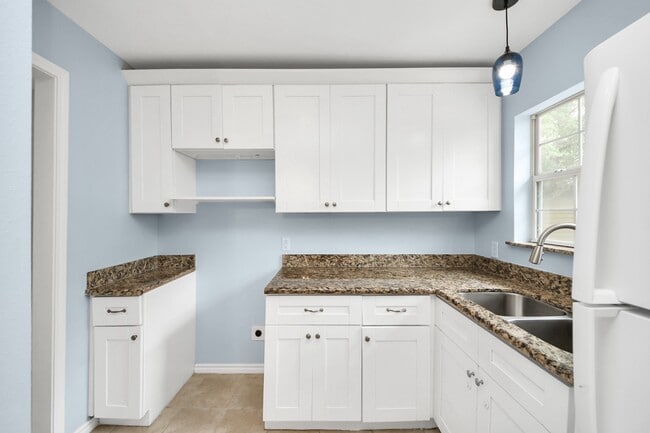 Building Photo - 3511 Palm Ave