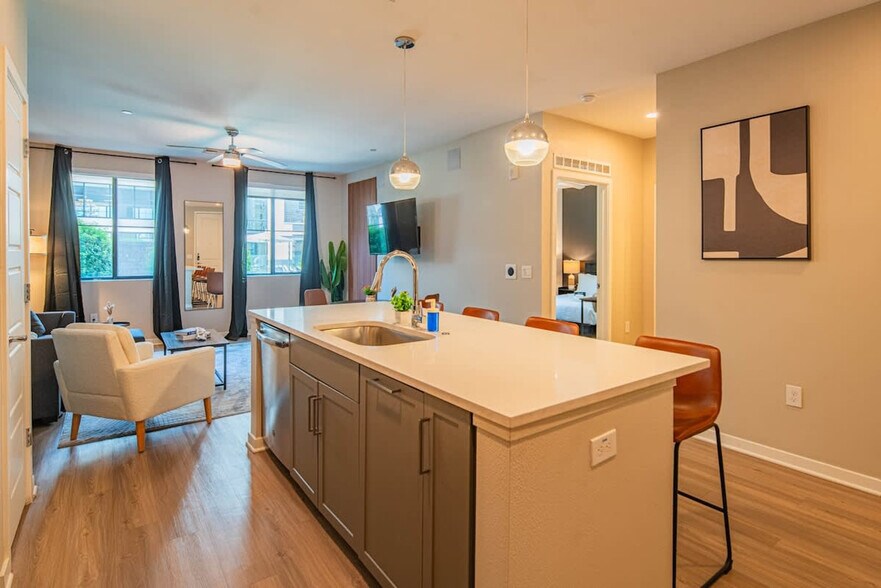 Building Photo - 730 E Marlette Ave