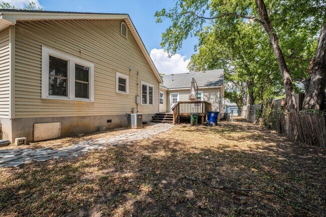 Building Photo - 937 E 52nd St