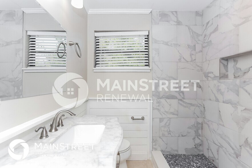 Building Photo - 6215 Pine Cove Ln