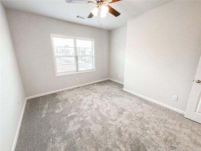 Building Photo - 4624 Silver Oak Dr SW