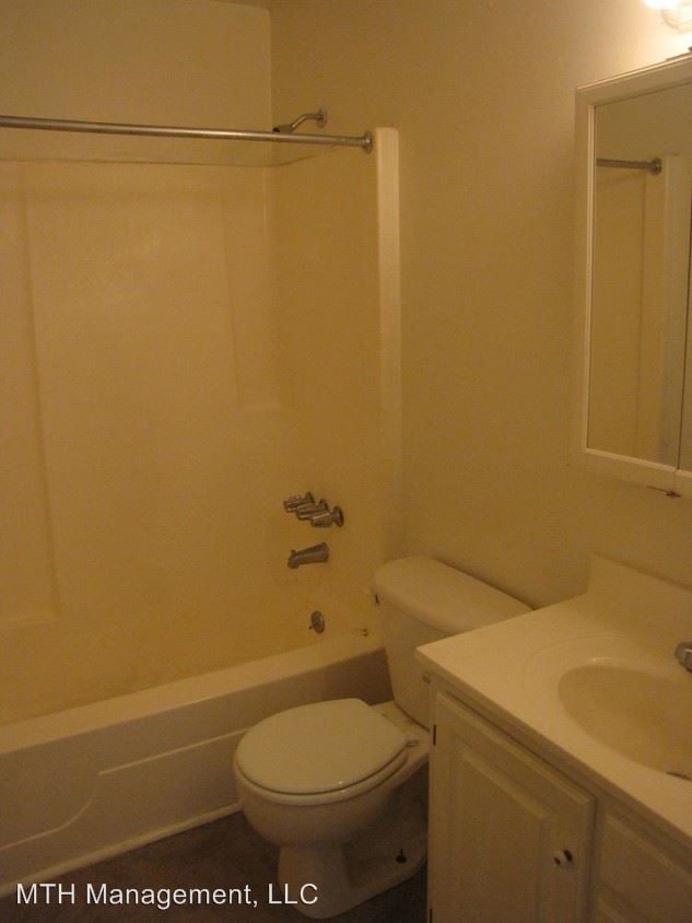 Building Photo - 1 br, 1 bath Apartment - 1424 Picadilly Lane