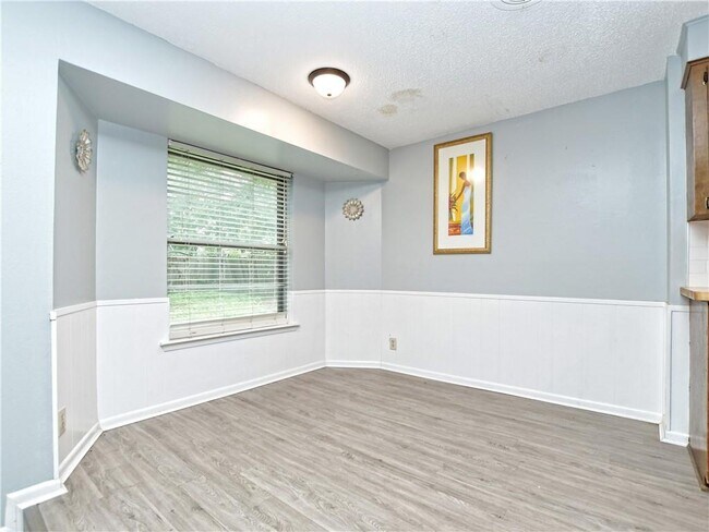 Building Photo - 1105 Alden Dr