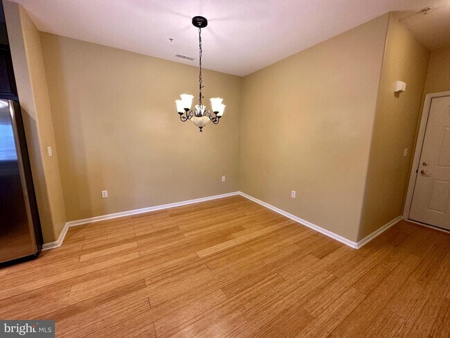 Building Photo - 3902 Fullerton Ct