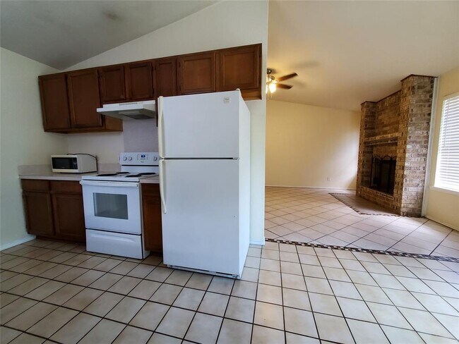 Building Photo - 2210 N Celia Dr